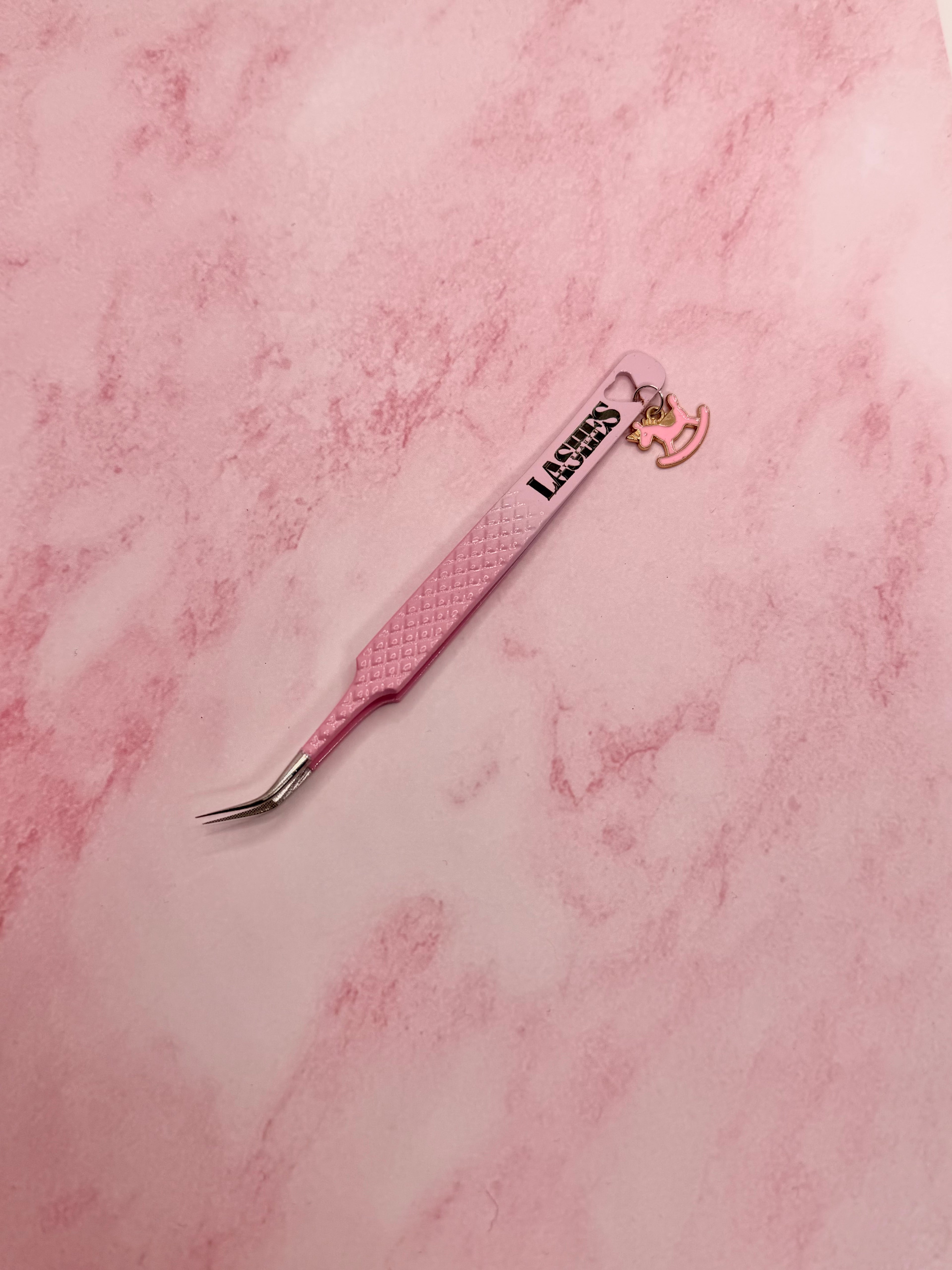 45° curved lash fibre tweezer with charm